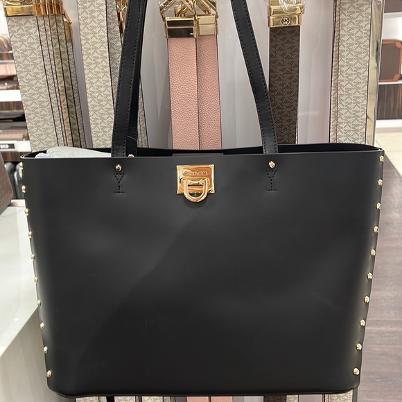 MICHAEL KORS MANHATTAN LARGE SHOULDER TOTE BAG
SMOOTH LEATHER
STUDS
BLACK - Picture 10 of 16